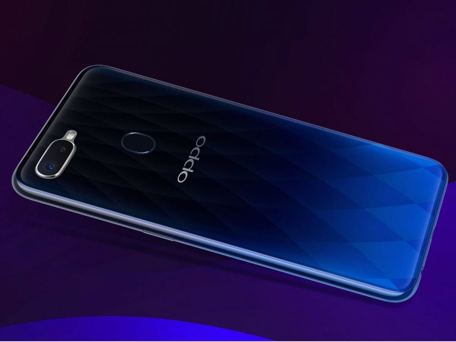 A wallpaper of Oppo F9 with it’s back panel shown