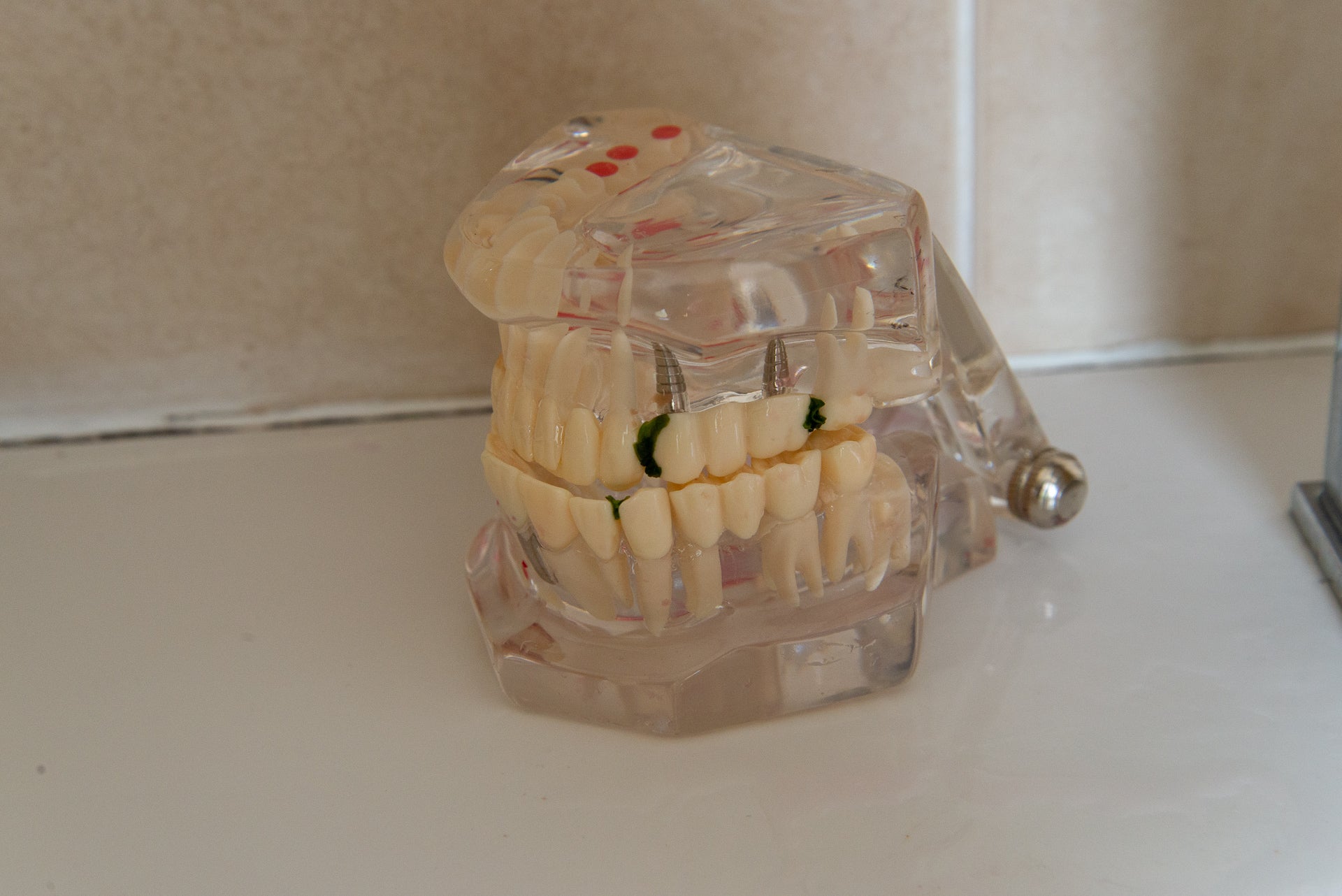 Brush-Baby KidzSonic Electric Toothbrush 6+ years spinach in teeth