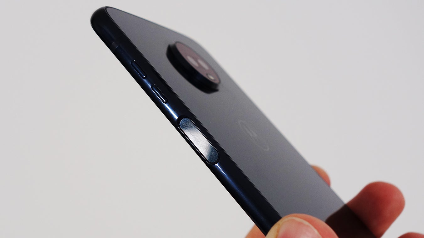 Moto Z3 Play fingerprint sensor