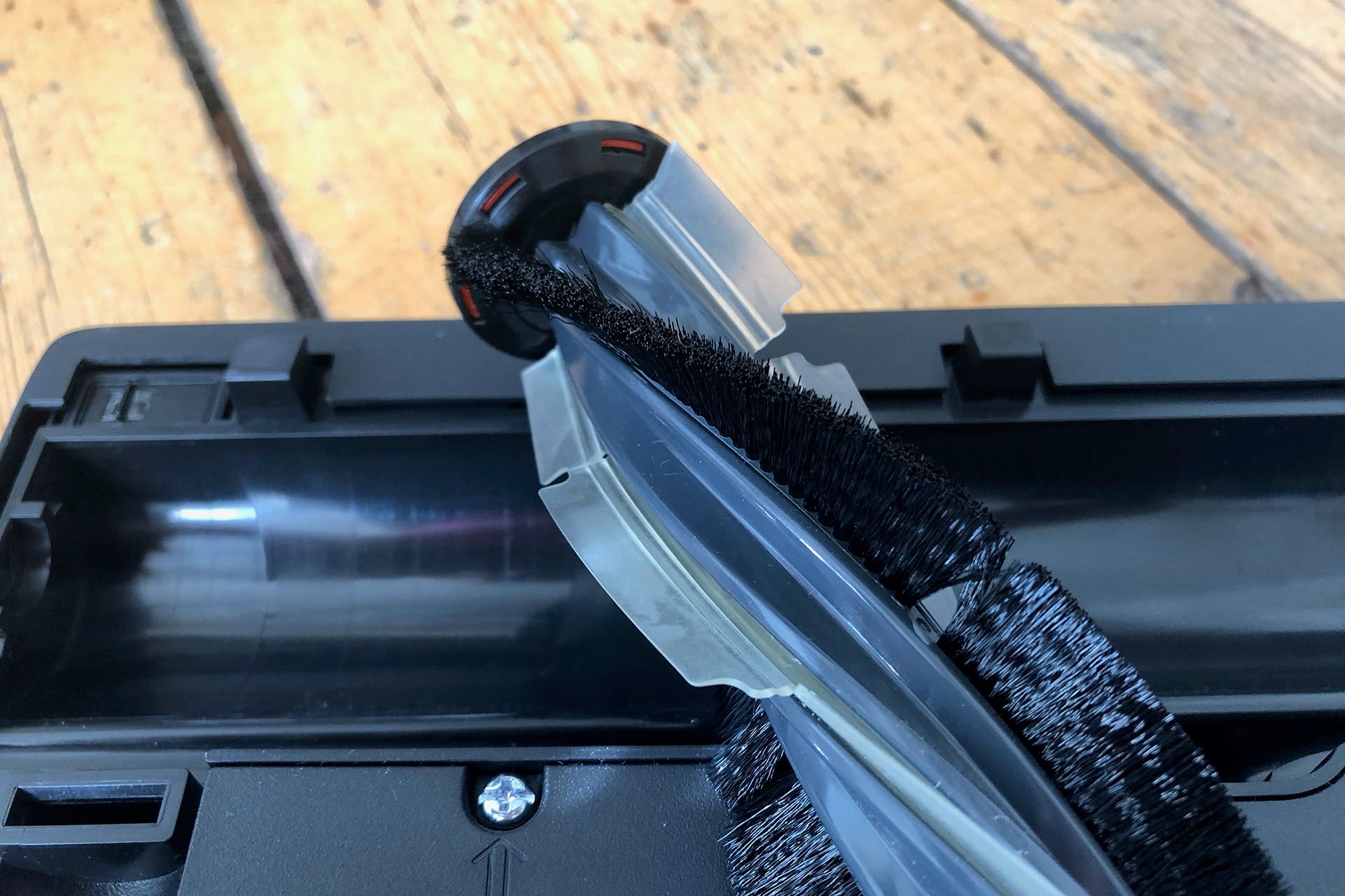 Neato Botvac D4 Connected brush bar out