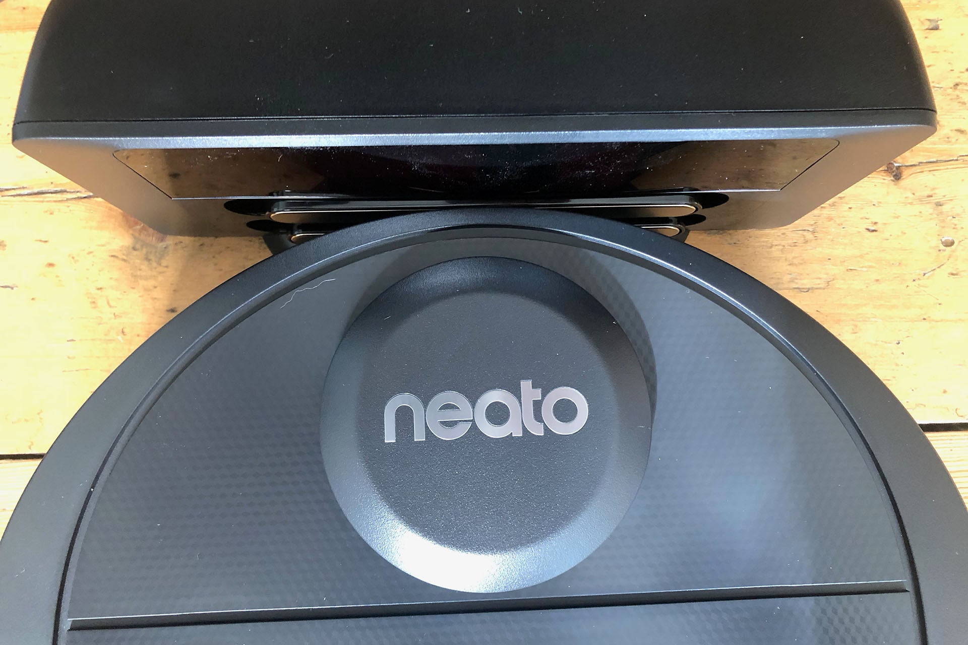 Neato Botvac D4 연결 충전 도크