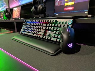 Group shot of Razer's new Kraken Tournament edition headphones, Blackwidow Elite keyboard and Mamba Wireless mouse