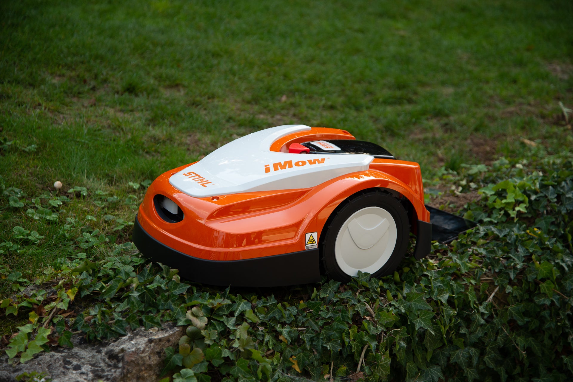 Stihl GCI 100 with robot lawnmower