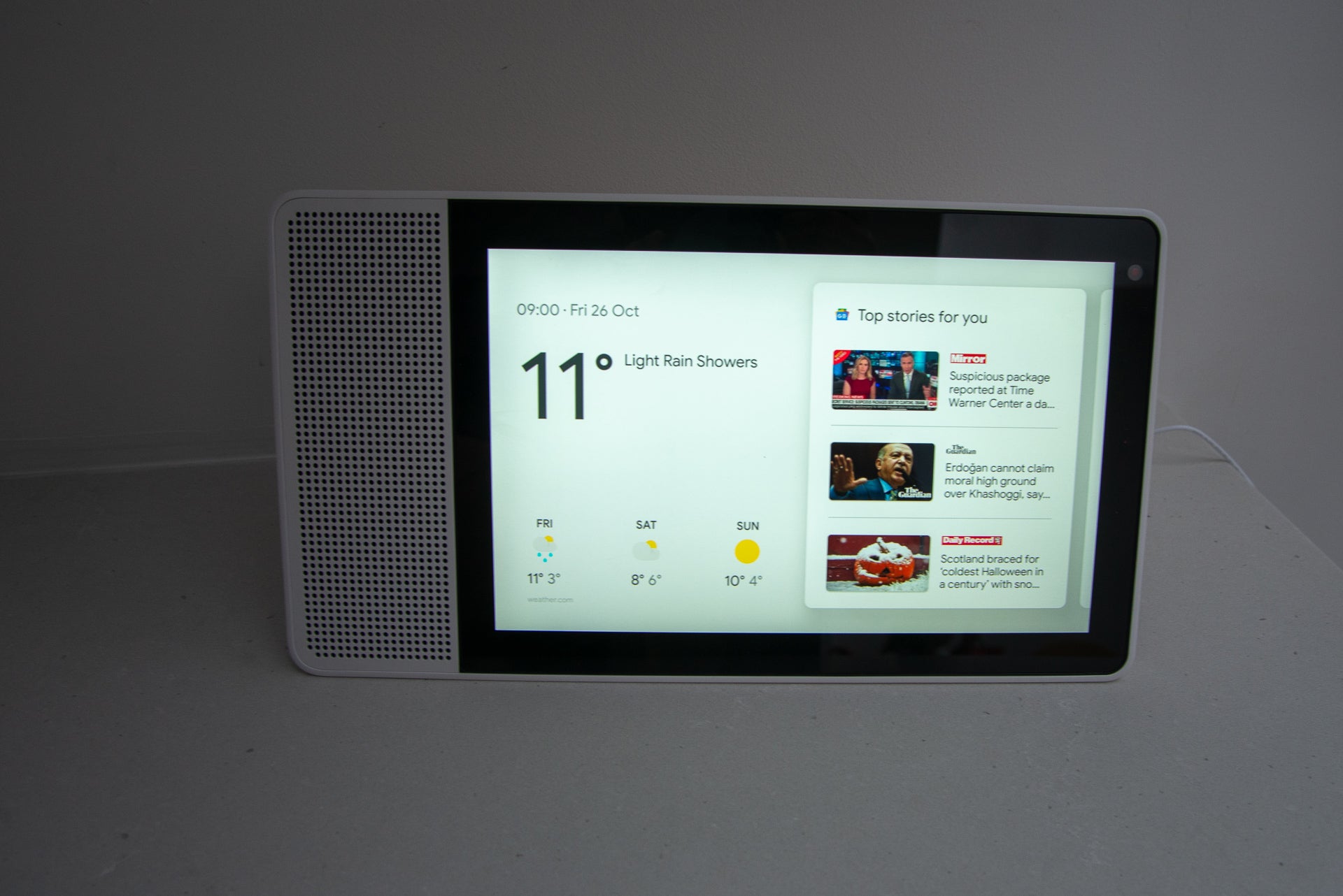 Lenovo Smart Display 10" home screen