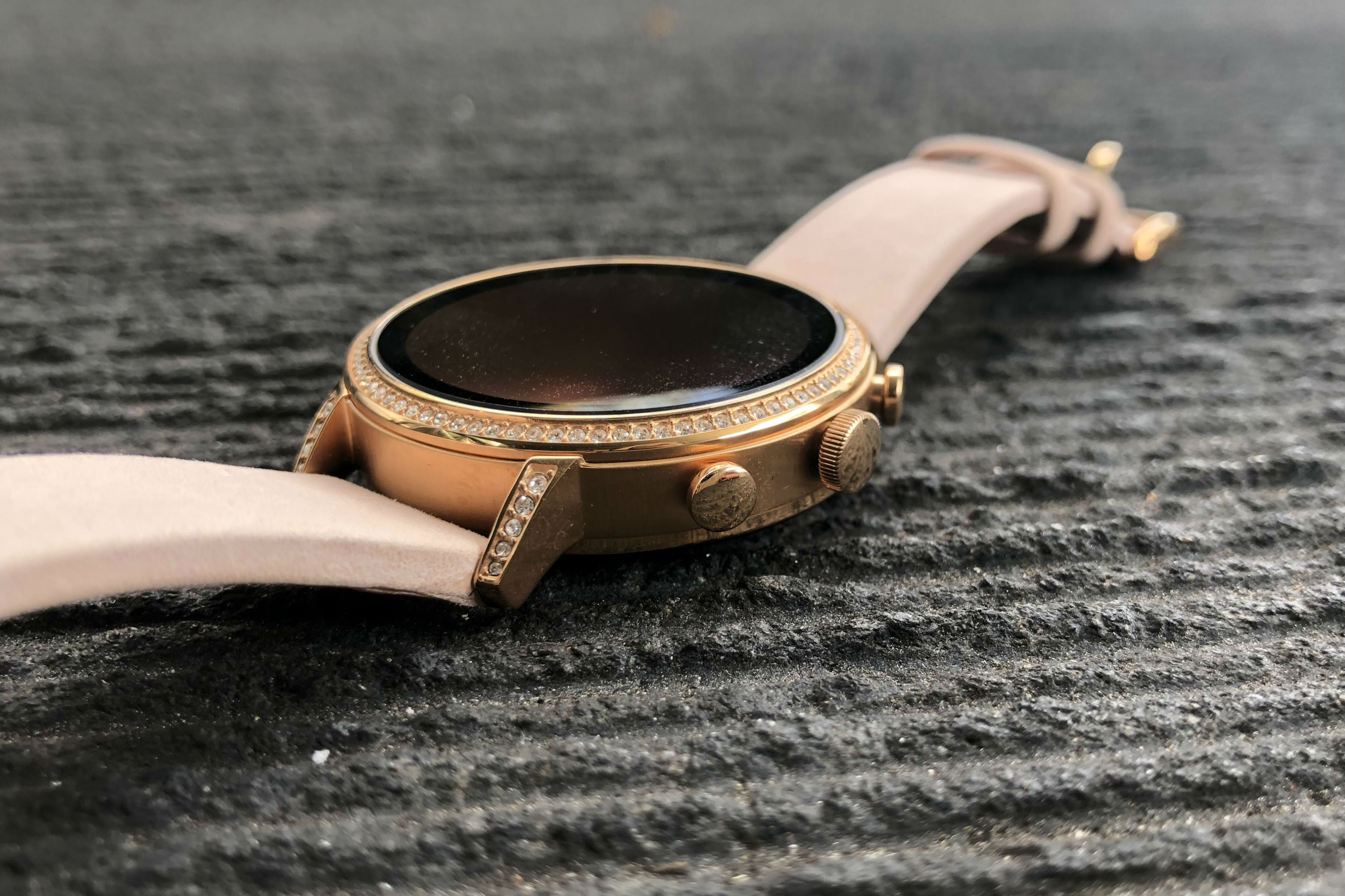 Fossil Q Venture HR review - hardware buttons
