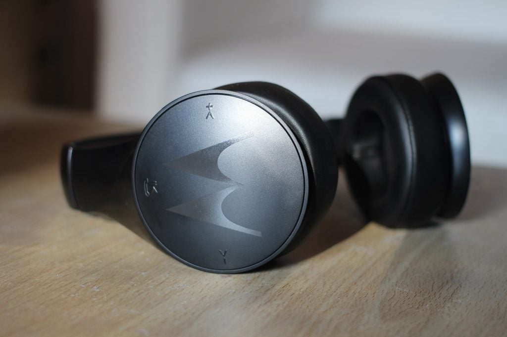 Motorola Sphere+Close up view of black Motorola Sphere+ headphone's earcup's back panel