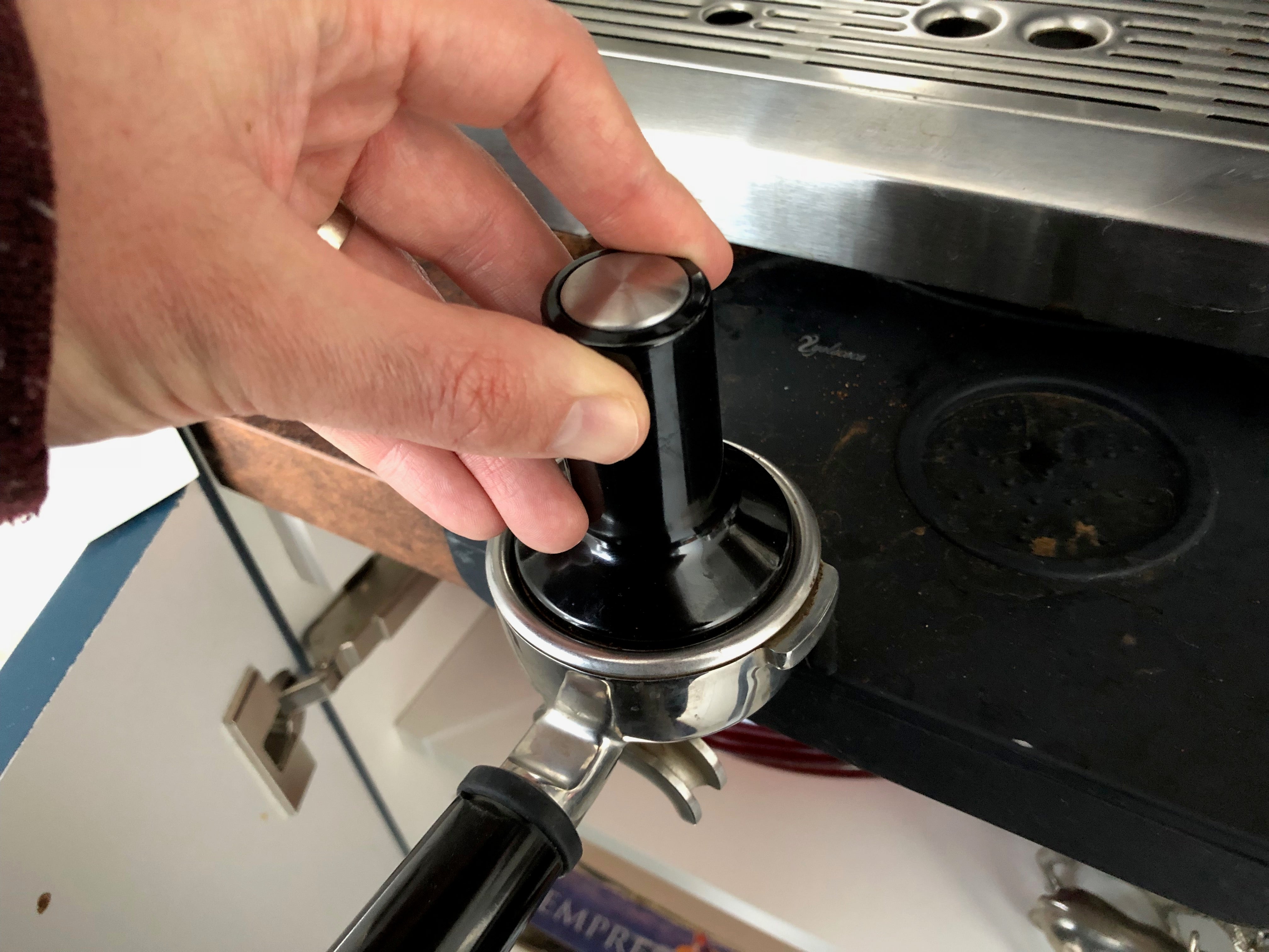Tamping espresso