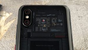 Xiaomi Mi 8 Pro review back handheld