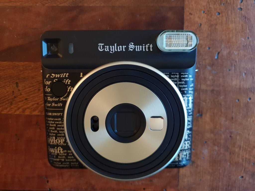 Left side edge view of a black Samsung Q80R soudbar kept on a white background