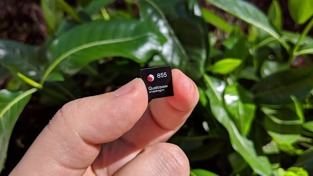 Qualcomm Snapdragon 855 in hand 1