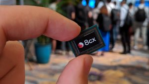 Qualcomm Snapdragon 8cx chip in hand