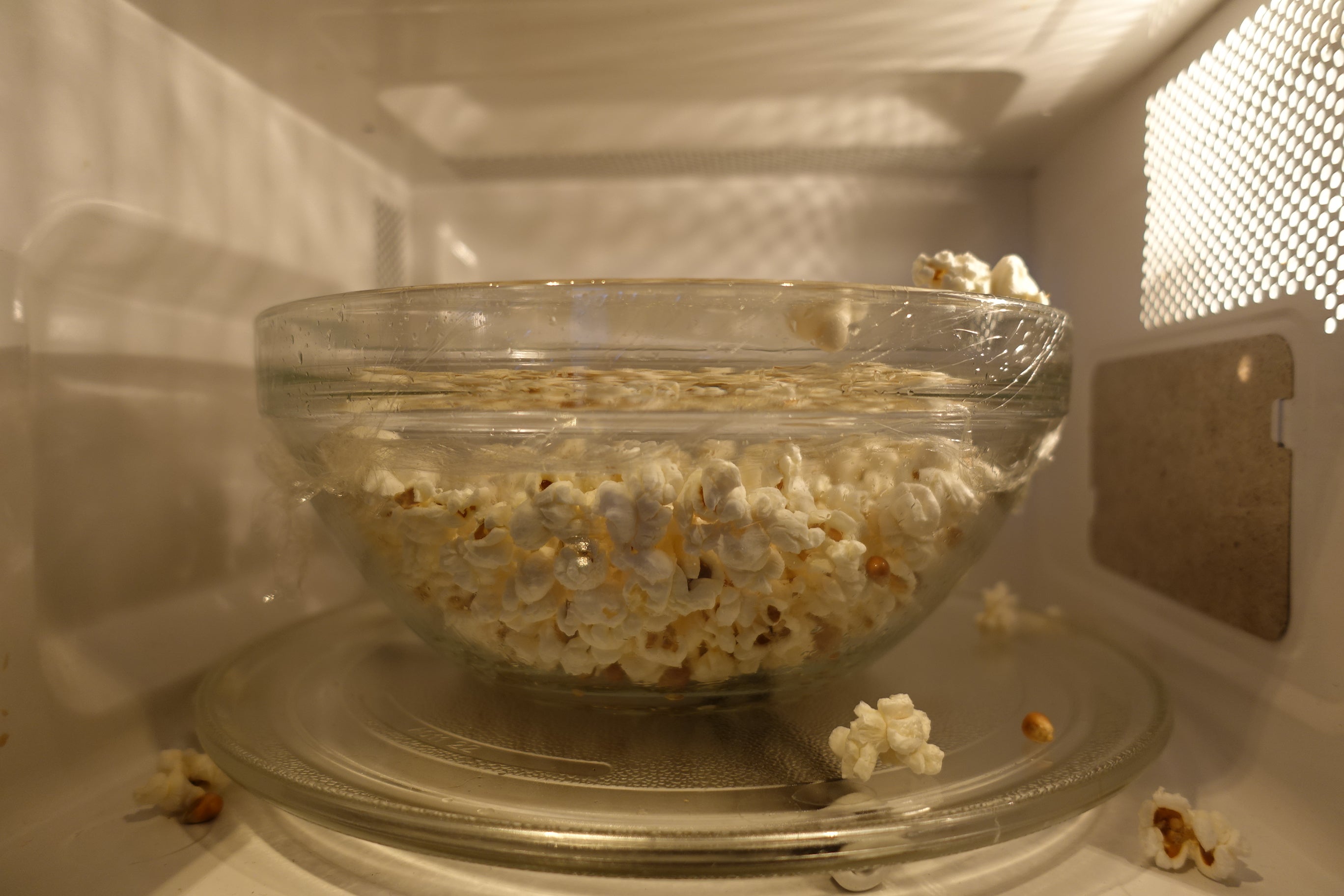 How to microwave popcorn