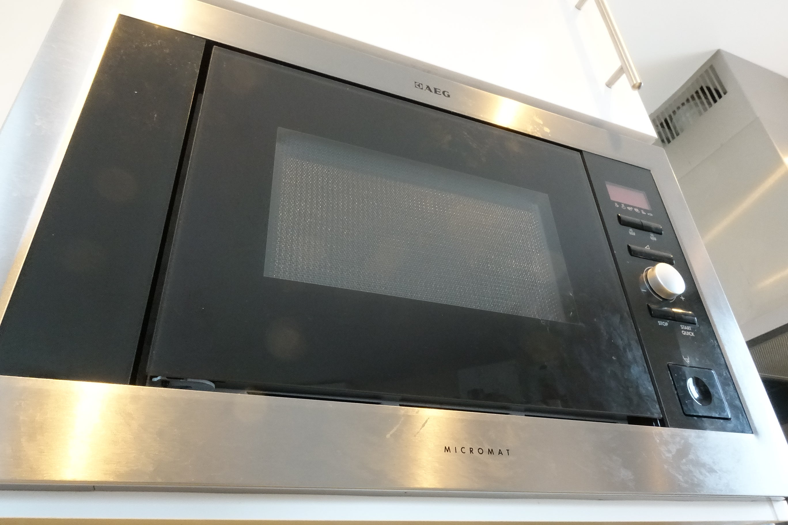 How to clean your microwave