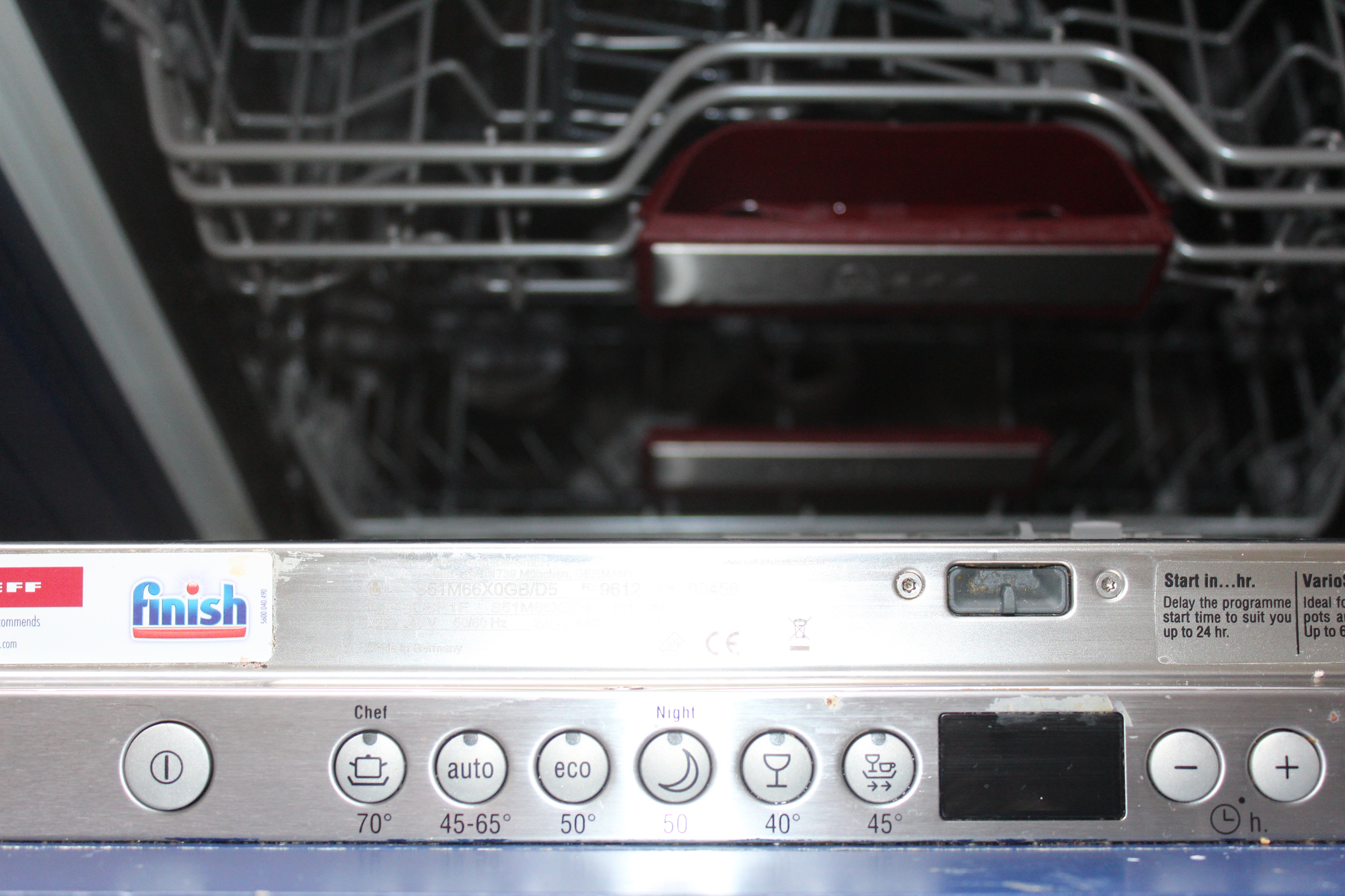 Close up picture of Zeolith logo on a Bosch Perfect Dry dishwasher