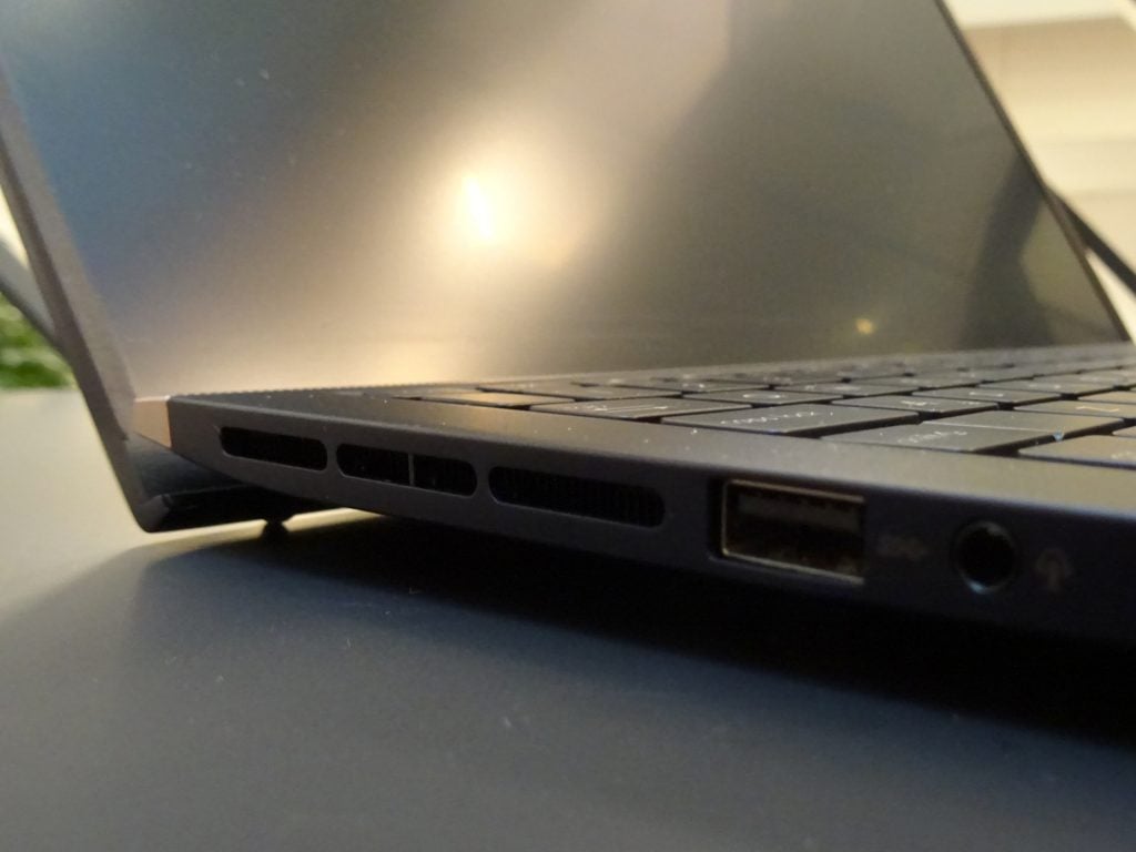 Asus ZenBook 15 (UX533F)