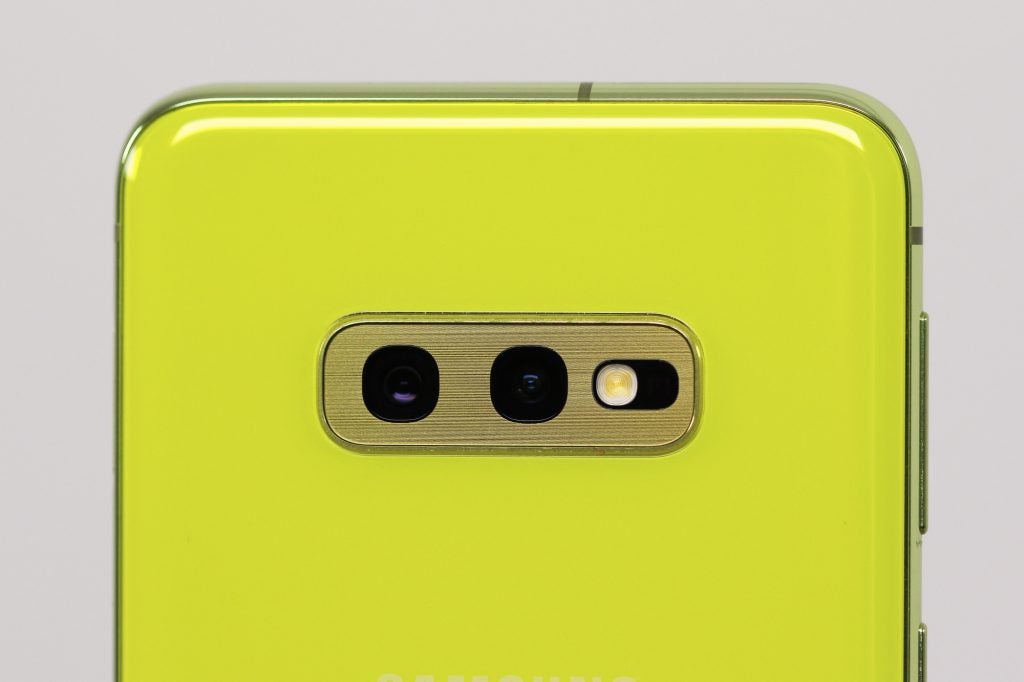 Samsung Galaxy S10e camera closeup straight