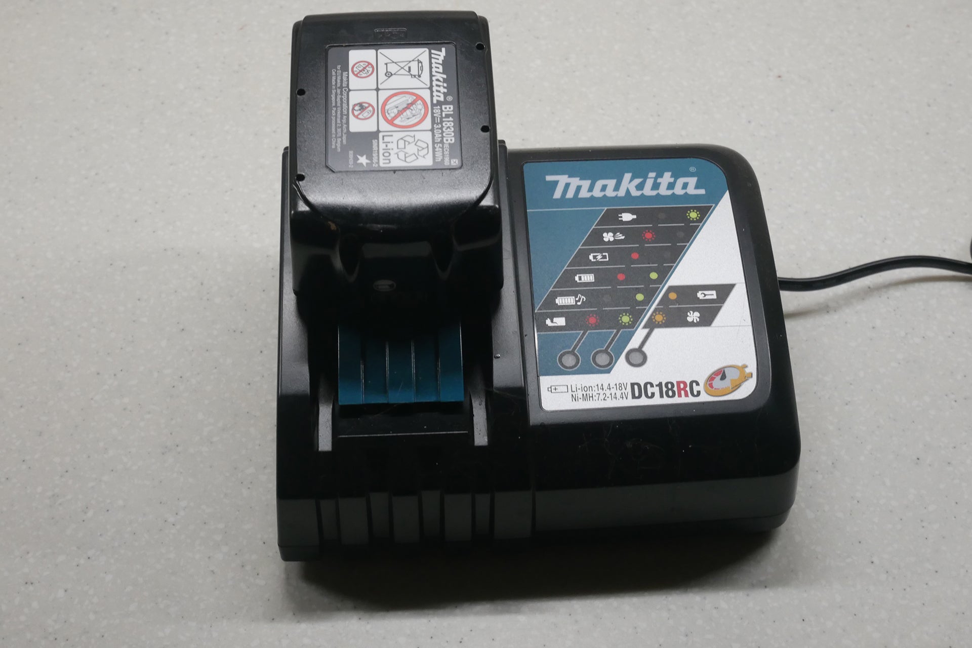 Makita DUB183Z battery charger