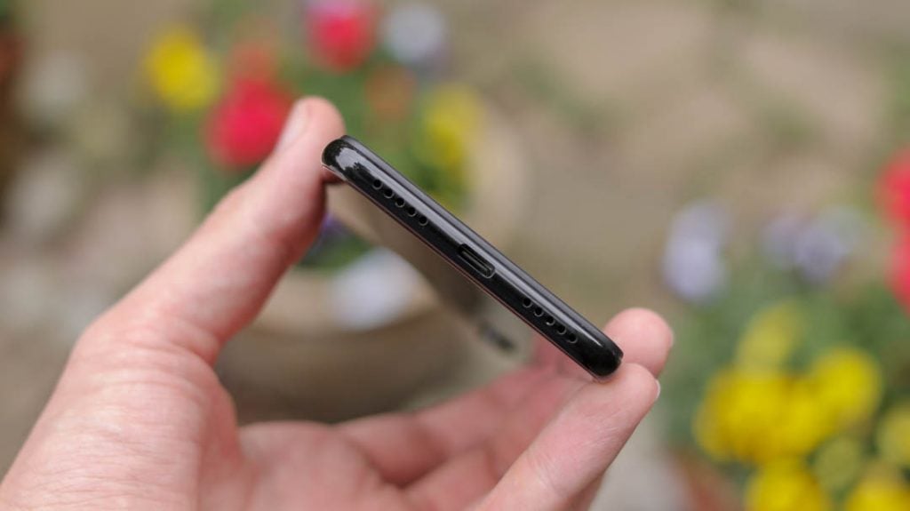Xiaomi Redmi Note 7 microUSB angled handheld