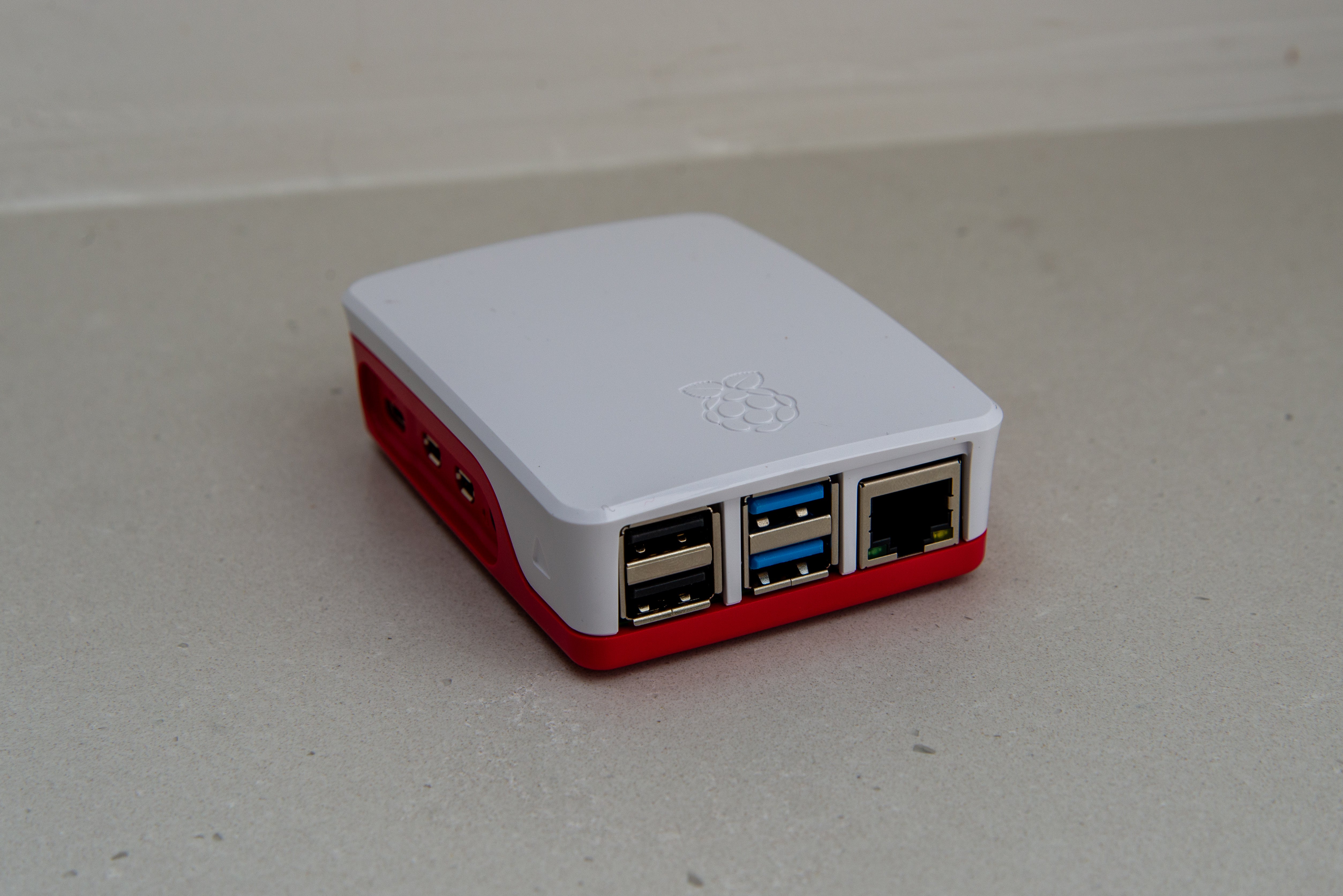Raspberry Pi 4 Model B in case