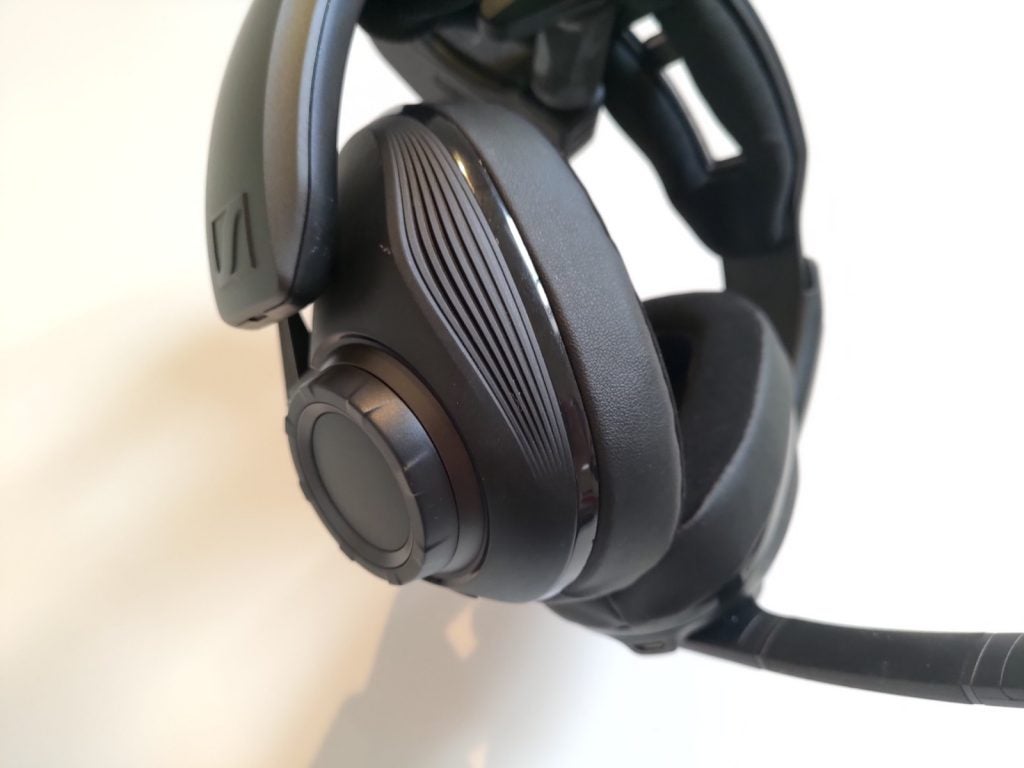 sennheiser GSP 670Close up image of white-black Audiofly AF100 MK2 earphones kept on ground
