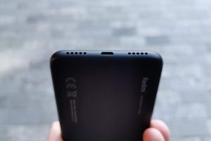 Xiaomi Redmi 7A microUSB closeup