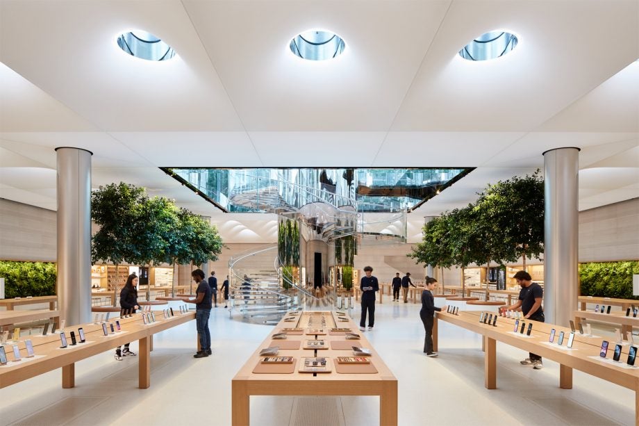 Apple Store fifth avenue New York's redesigned interior