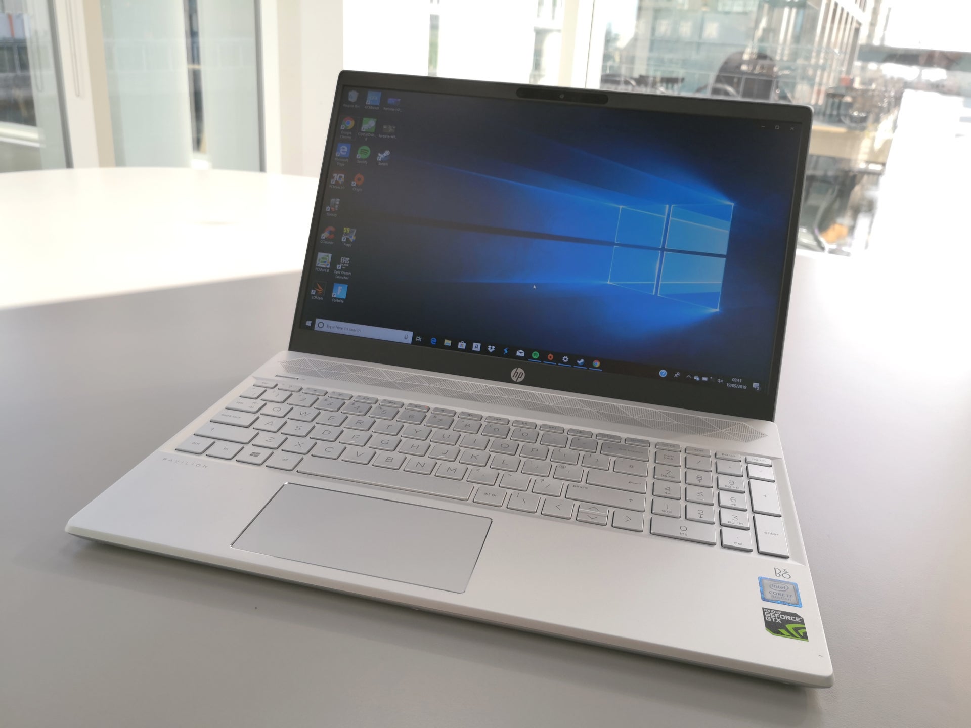 HP Pavilion 15 - 15 inch laptop voor schrijvers met grotere toetsenbord en numpad