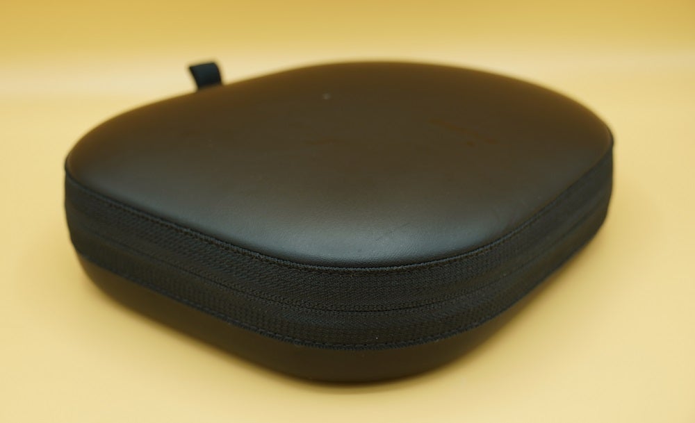 Bose NC700 headphone's black case