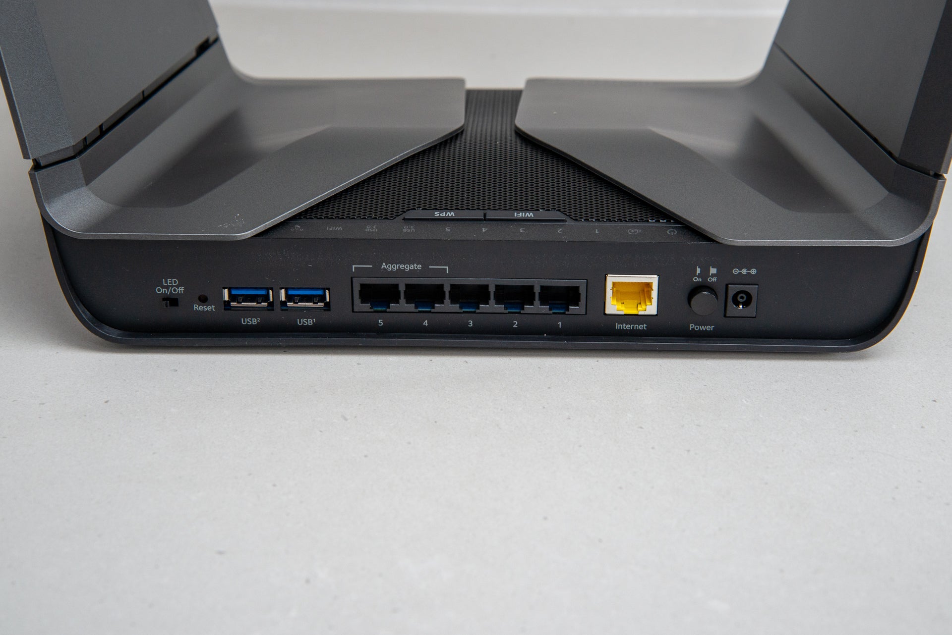 Netgear Nighthawk AX8 Ethernet and USB ports