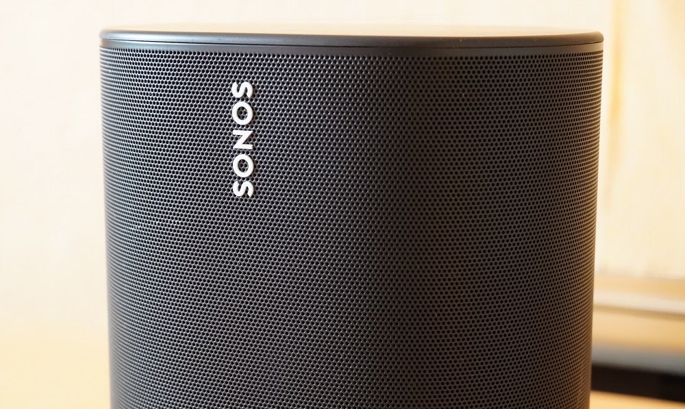 Sonos MoveClose up image of a black Sonos Move speaker's top half part