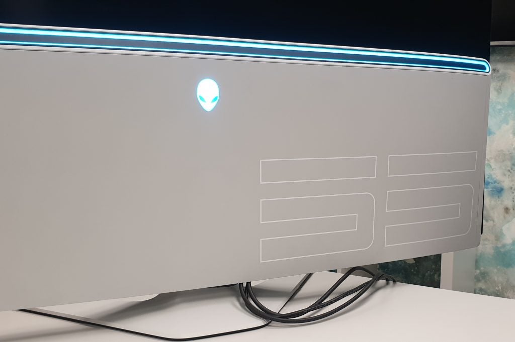 Игровой OLED-монитор Alienware 55