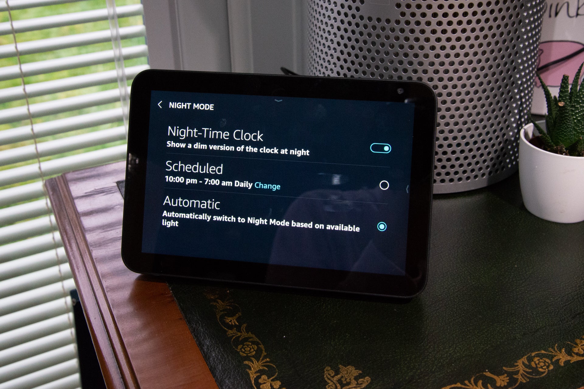 Amazon Echo Show 8 Night mode
