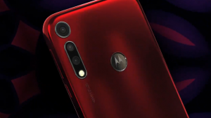 Top back panel view of a red-brown Motorola G8 smartphone floating on a dark backgroundScreenshot of a tweet with a wallpaper of new Motorola G8 about join the unmissables shared by Evan blass