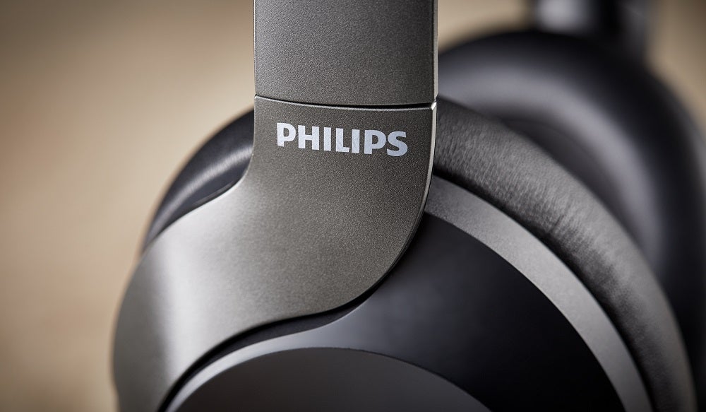 Philips PH805Picture of a Philips logo on black Philips PH805 headphones