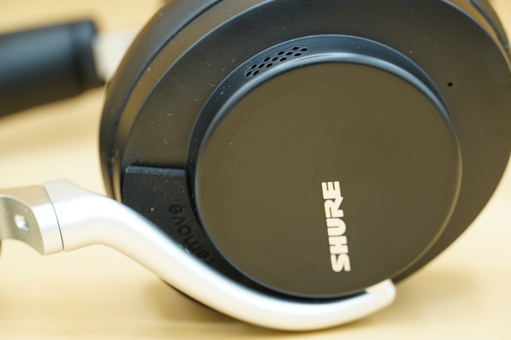 Shure Aonic 50Close up image of a black Shure Aonic 50 headphone's earcup