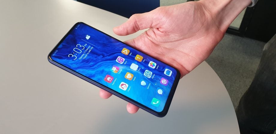 A Honor 9X Pro held in hand displaying homescreen