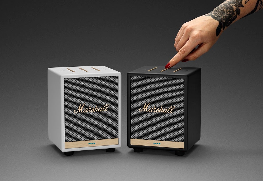 A black and a white Marshall Uxbridge Voice speakers standing on a black background