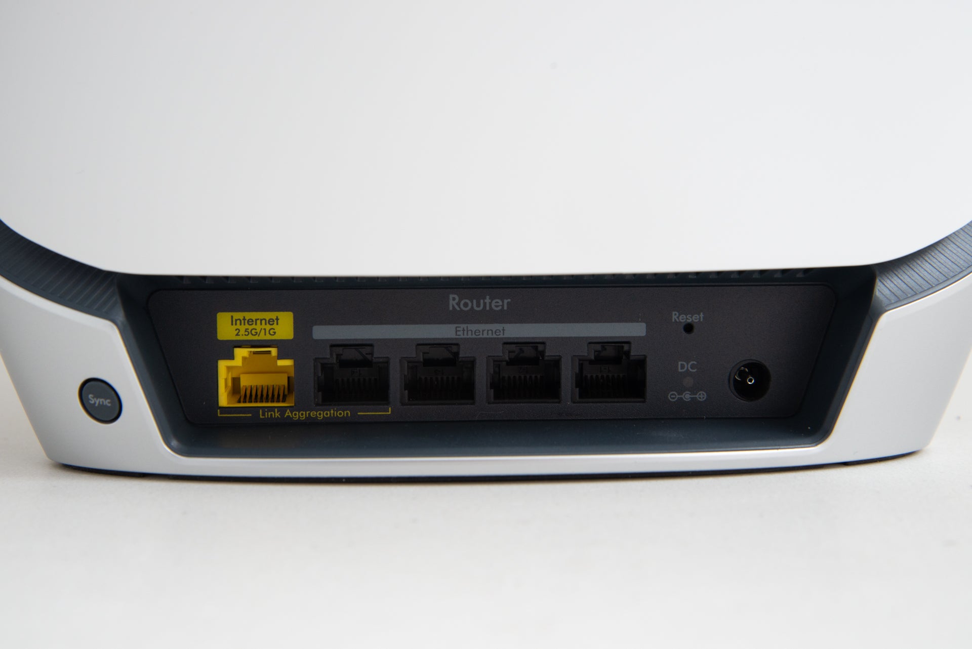 Netgear Orbi WiFi 6 Router portts