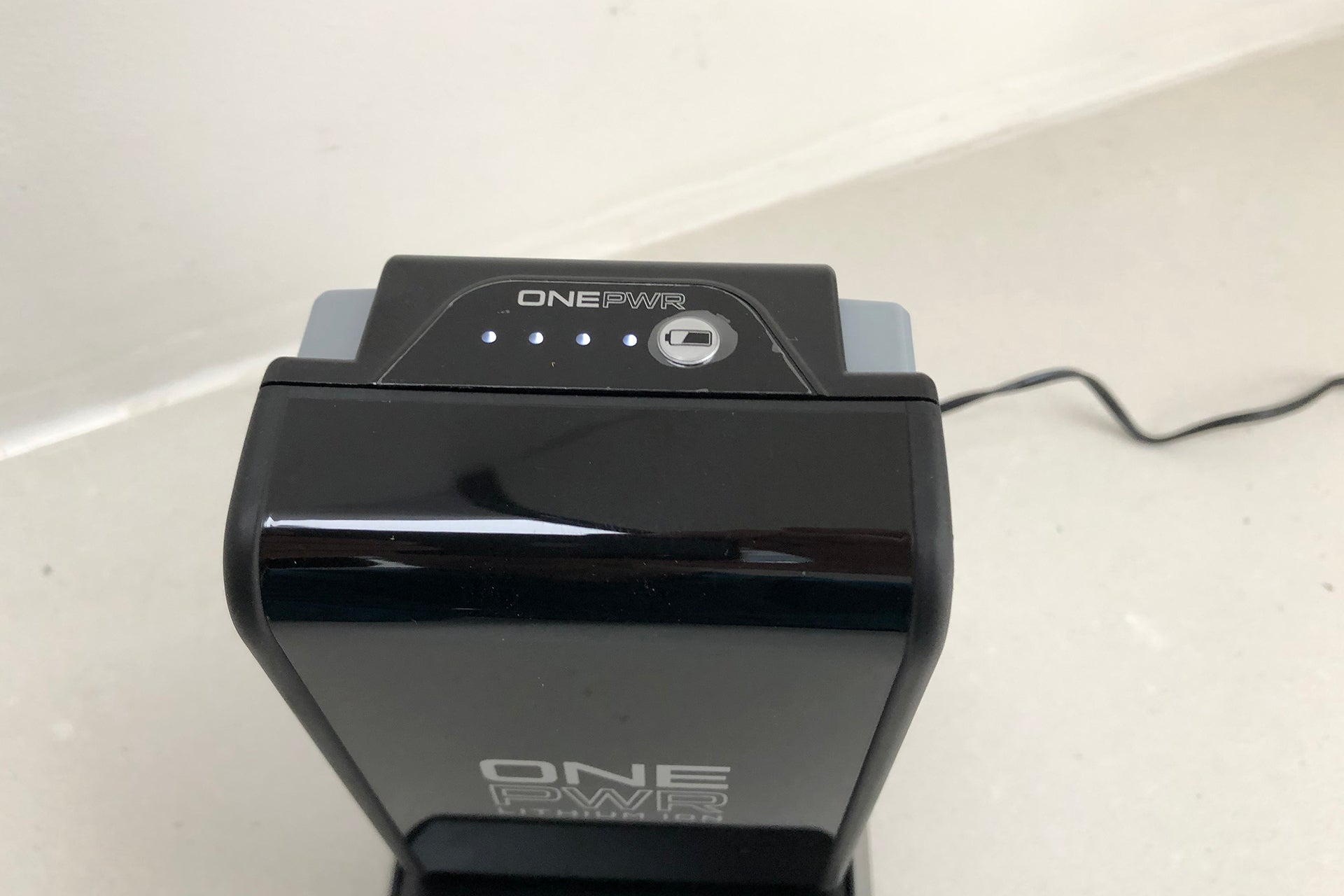 Vax ONEPWR Spotless Go battery power meter