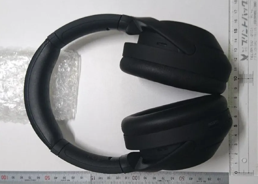 View from top of black Sony WH1000 XM4 headphones