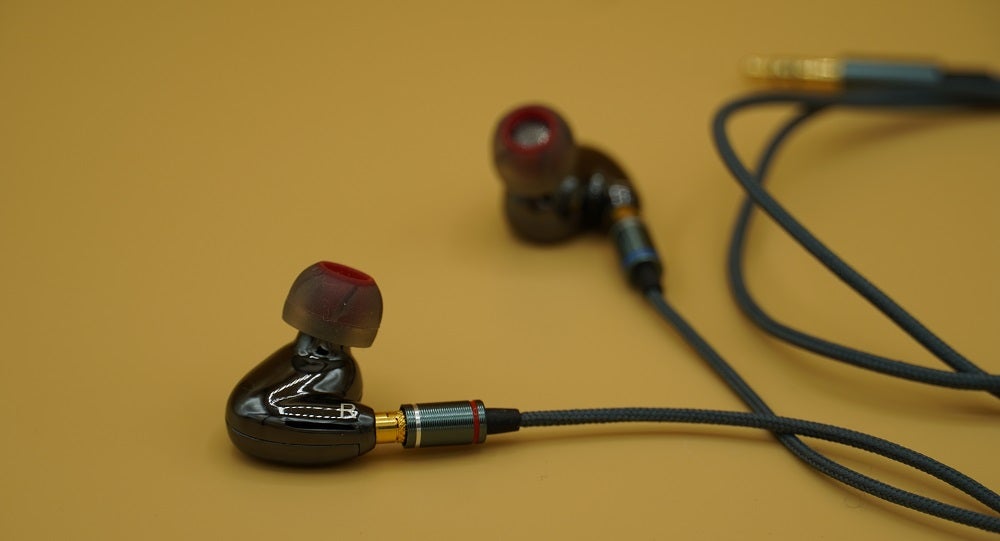 oBravo CupidClose up image of black oBravo Cupid earphone's earbuds kept on a table