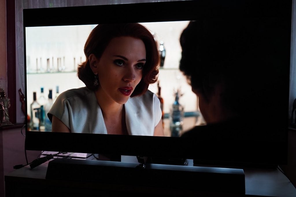 Philips OLED playing Avengers: Age of Ultron, displaying a women talking to someone at a bar