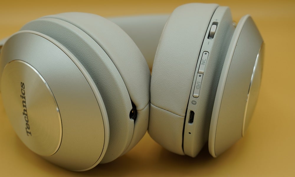 Close up image of white Technics EAH F70N headphone's earcups