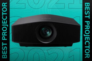 A black Sony projector on green background with best projector written on either sides