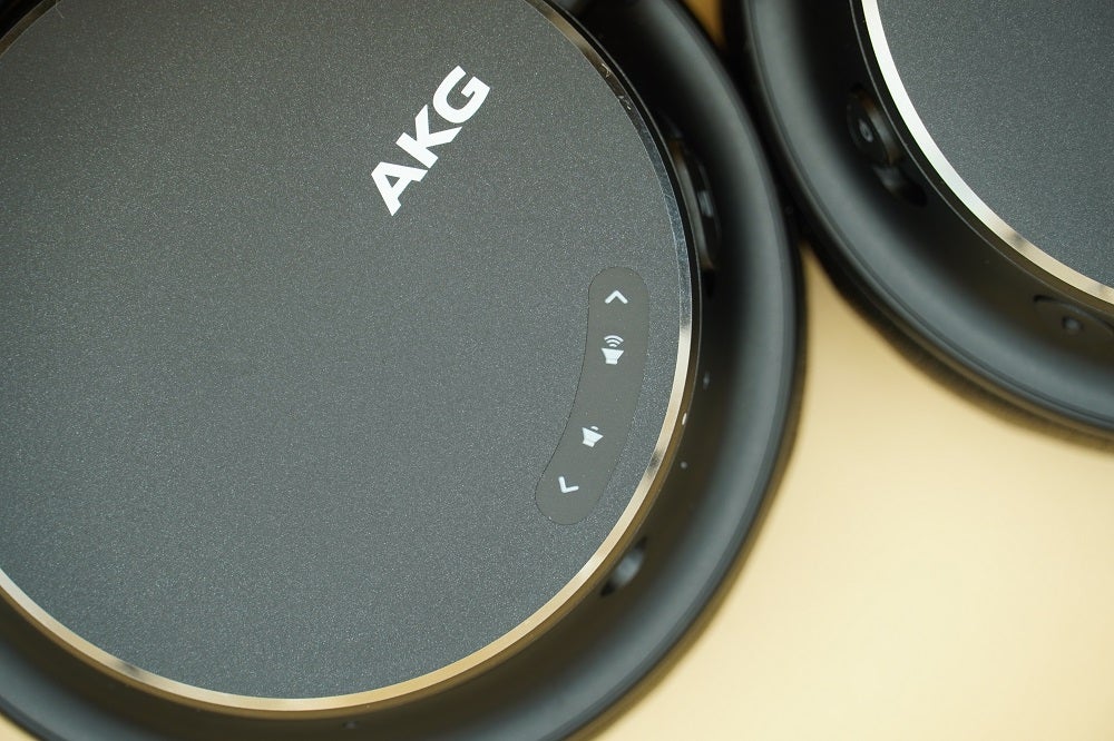 AKG Y600NCClose up image of black AKG Y600NC headphone's earpad