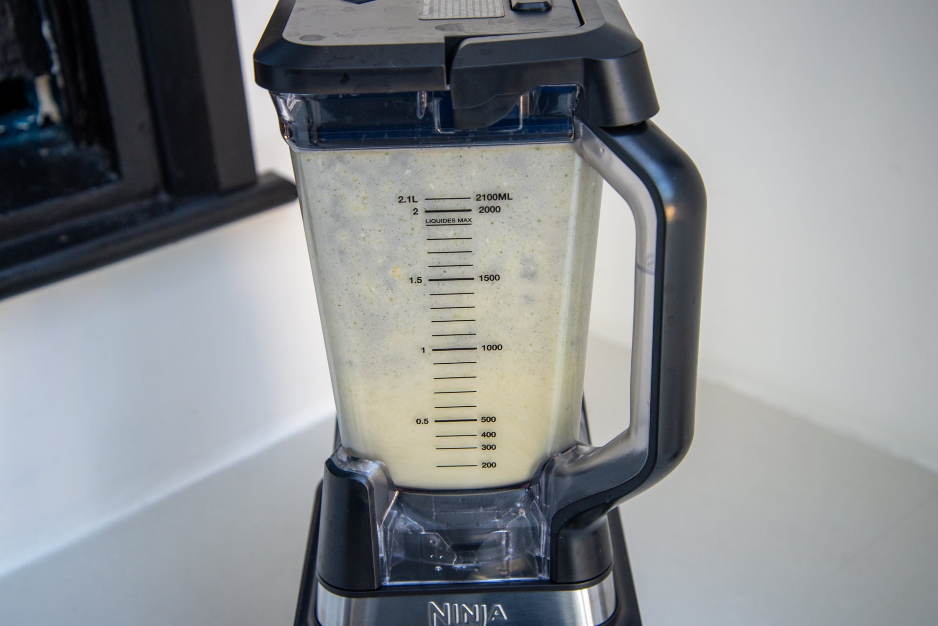 Ninja 2-in-1 Blender With Auto IQ BN750UK blending smoothie