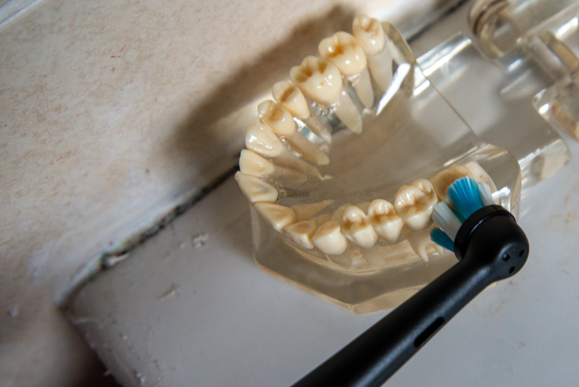 Oral-B iO Series 9 brushing teeth