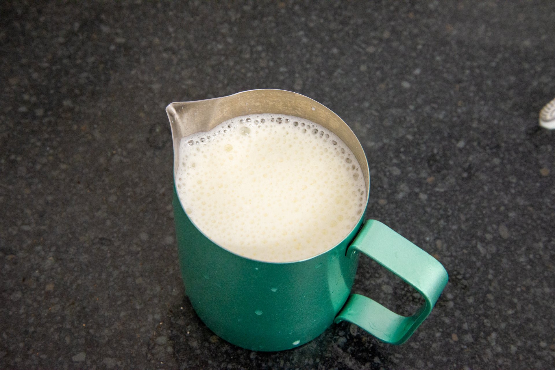 Aerolatte Stainless Steel Milk Frother with Stand frothed milk