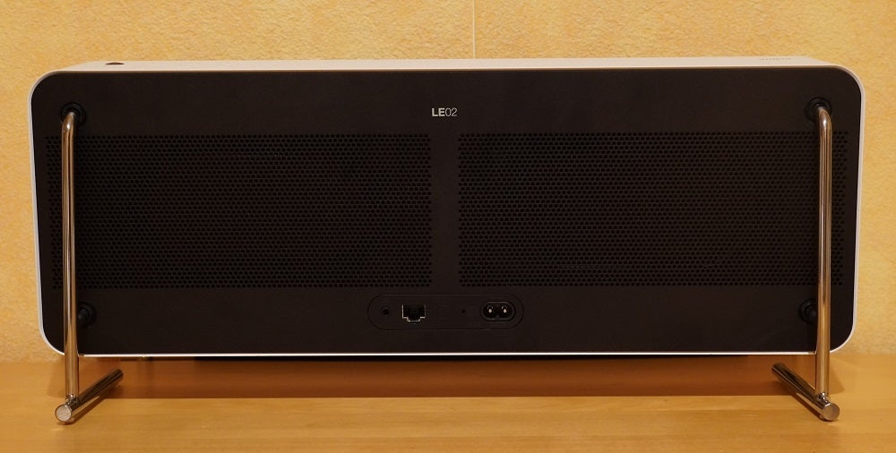 A black Braun Le02 speaker's back panel view