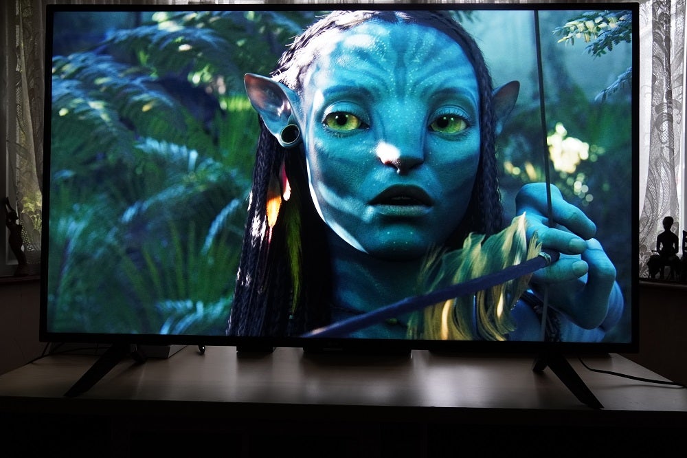 LG UN70 4K TV in living roomA black LG50UN70006LA TV standing on a table, displaying a scene from Avatar